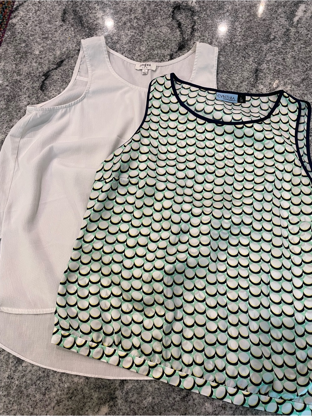 Bundle (2) Sleeveless Shell Tanks (1) Umgee (1) Cynthia Rowley. Size L.